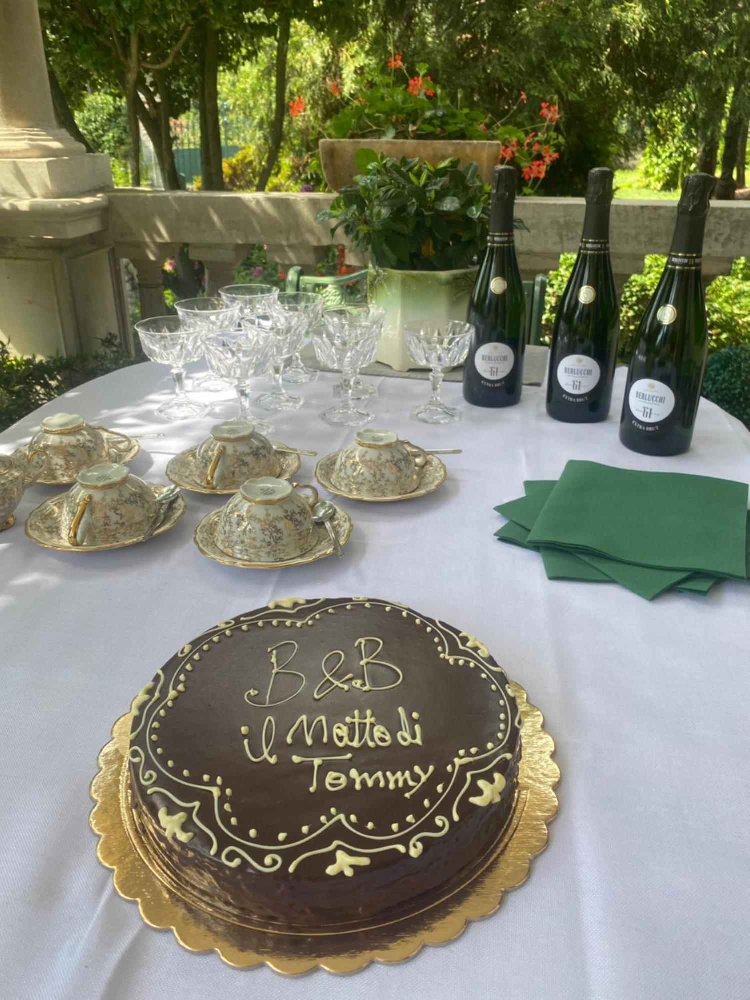 Bed and Breakfast il Motto di Tommy Castelveccana Esterno foto