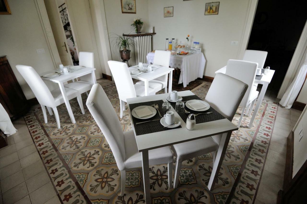 Bed and Breakfast il Motto di Tommy Castelveccana Esterno foto
